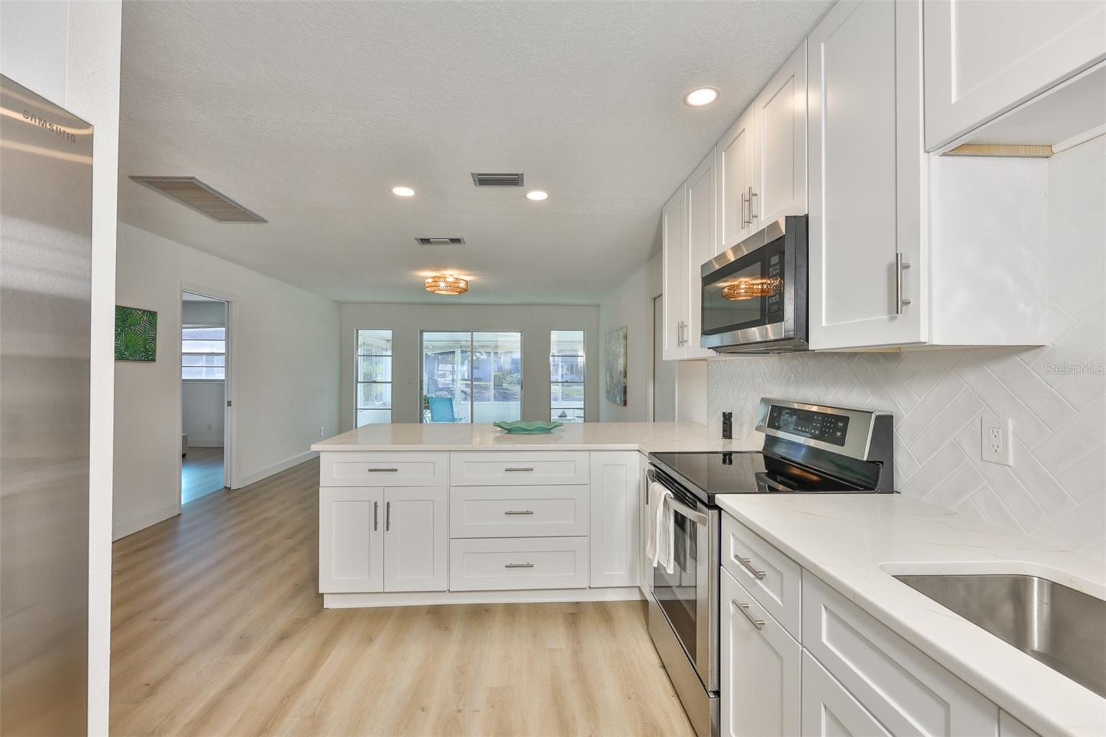 Image 17 of 41 For 325 Green Manor Drive