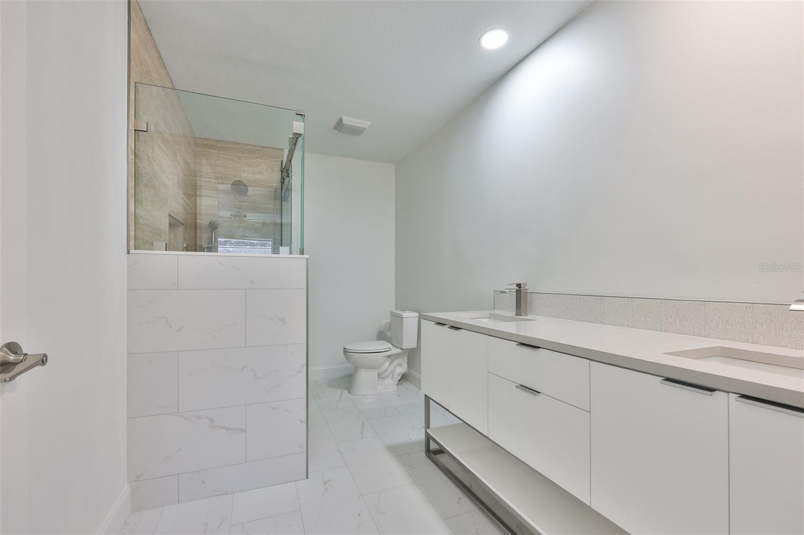 Image 26 of 41 For 325 Green Manor Drive