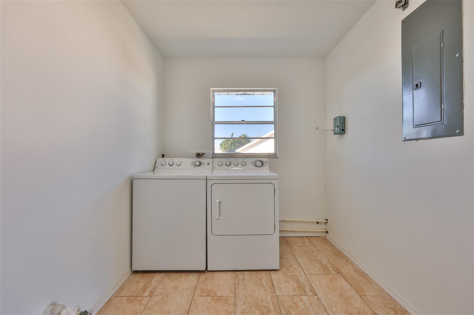 Image 37 of 41 For 325 Green Manor Drive