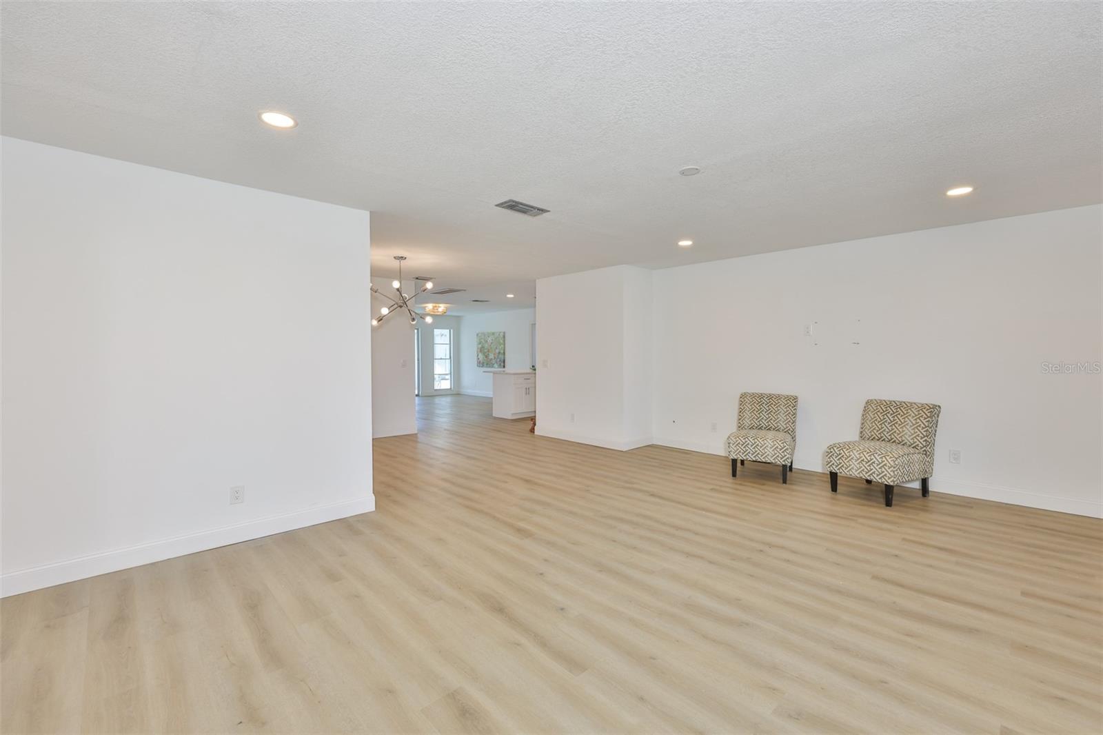 Image 6 of 41 For 325 Green Manor Drive