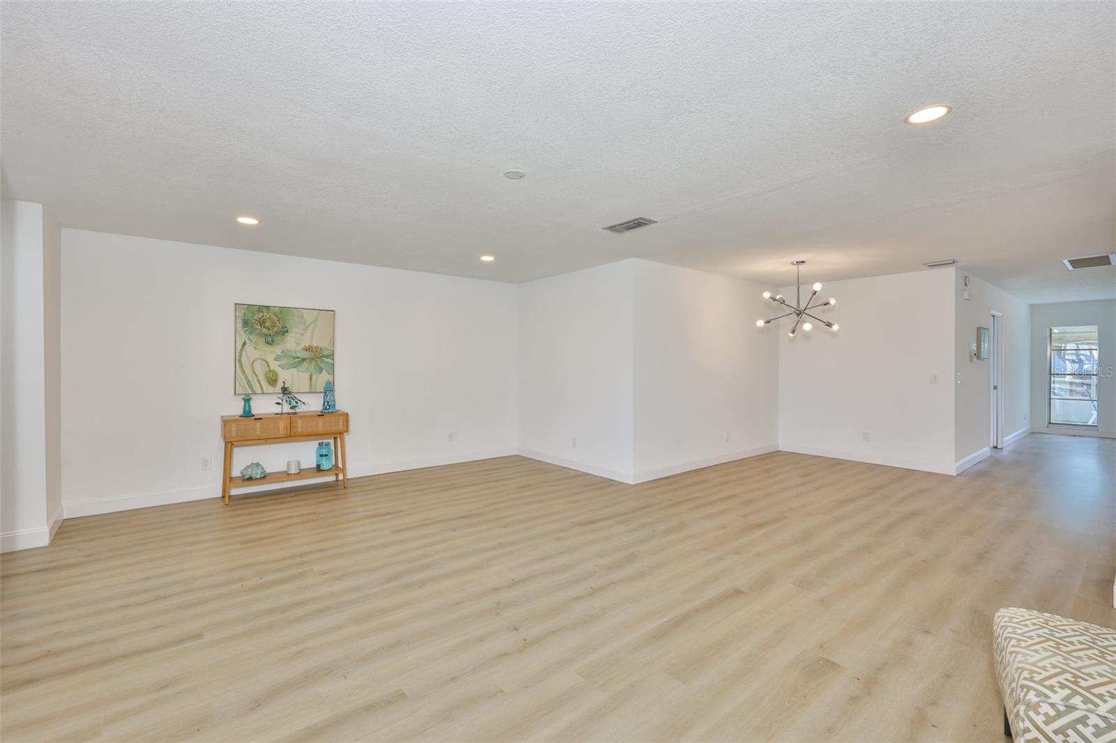 Image 8 of 41 For 325 Green Manor Drive