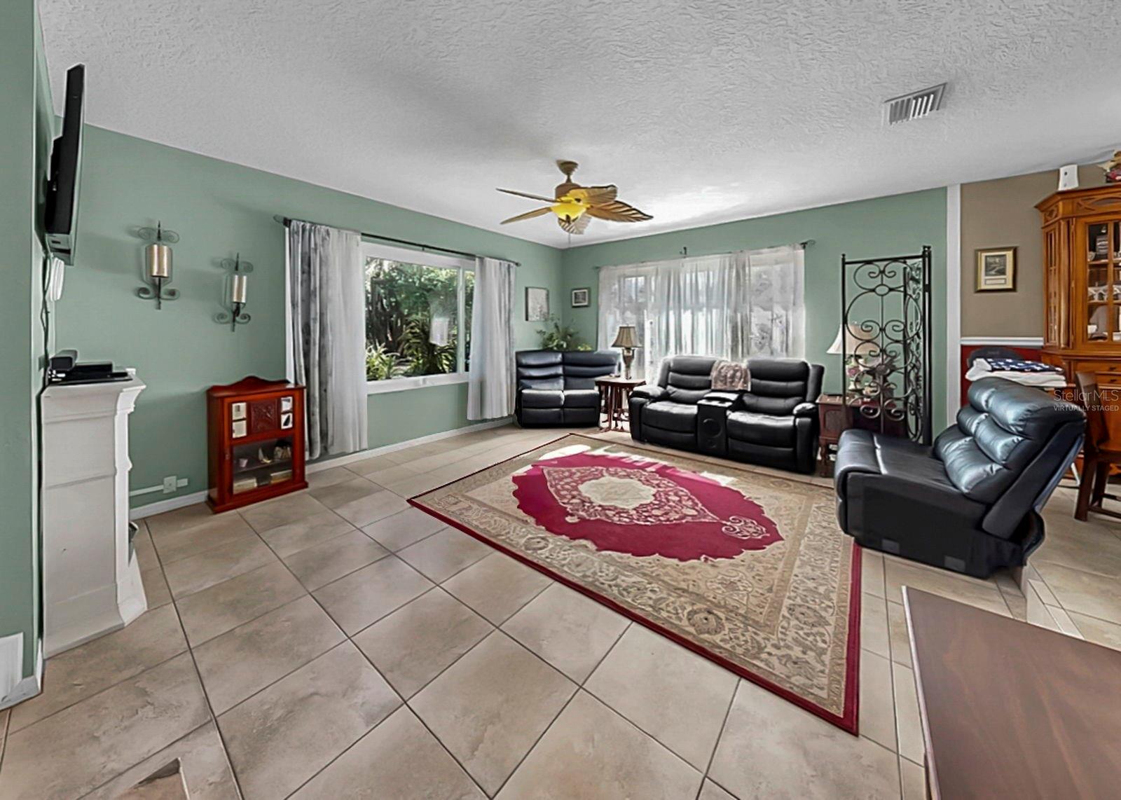 Image 10 of 37 For 913 Helena Drive