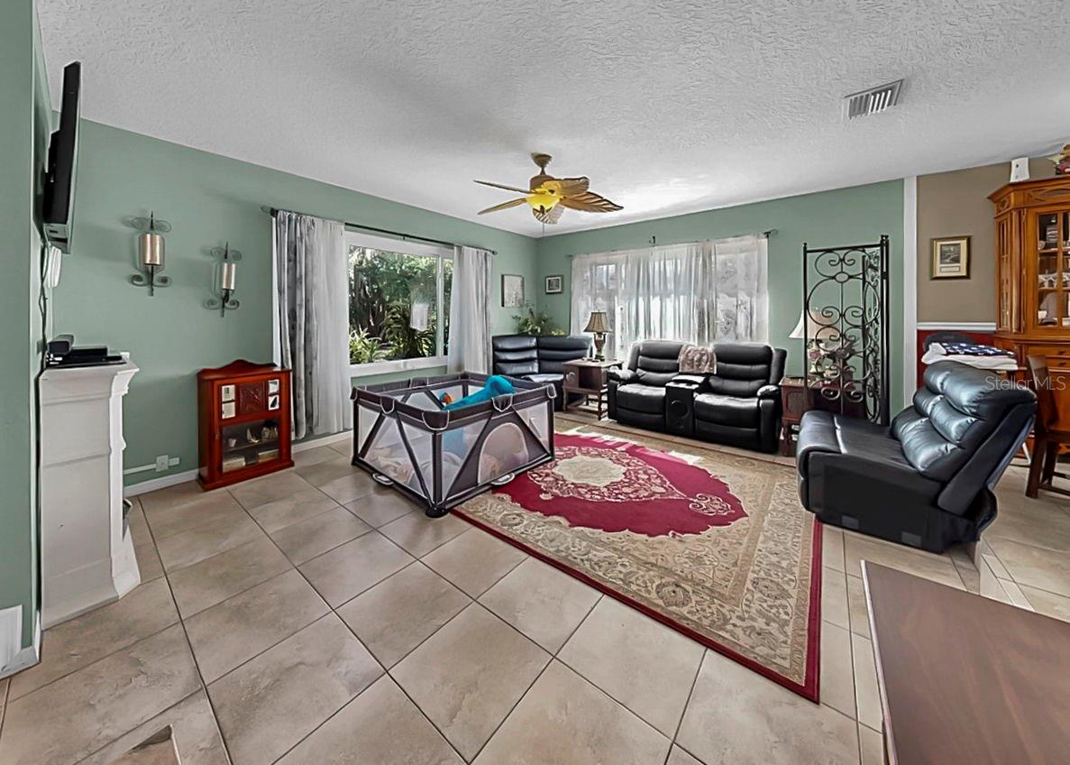 Image 11 of 37 For 913 Helena Drive