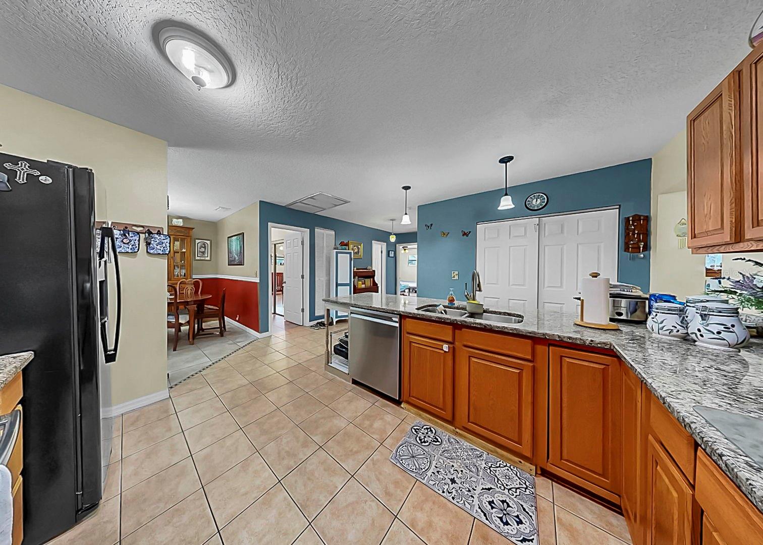 Image 17 of 37 For 913 Helena Drive