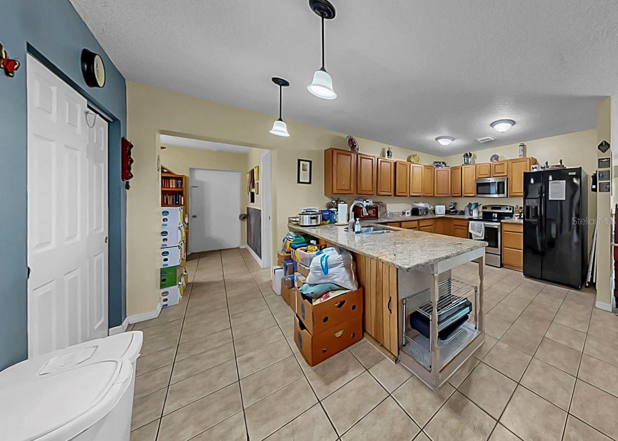 Image 18 of 37 For 913 Helena Drive