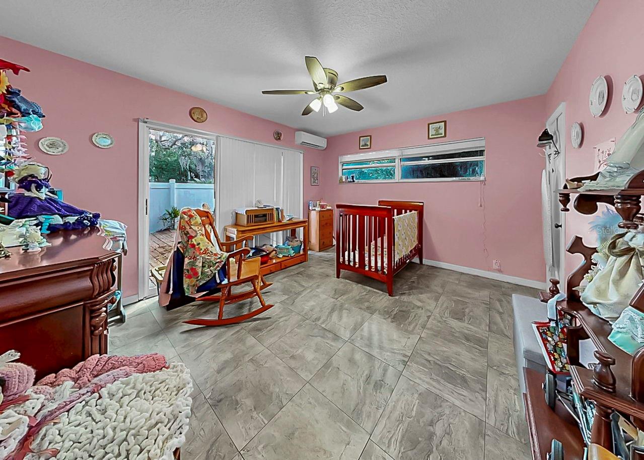 Image 21 of 37 For 913 Helena Drive