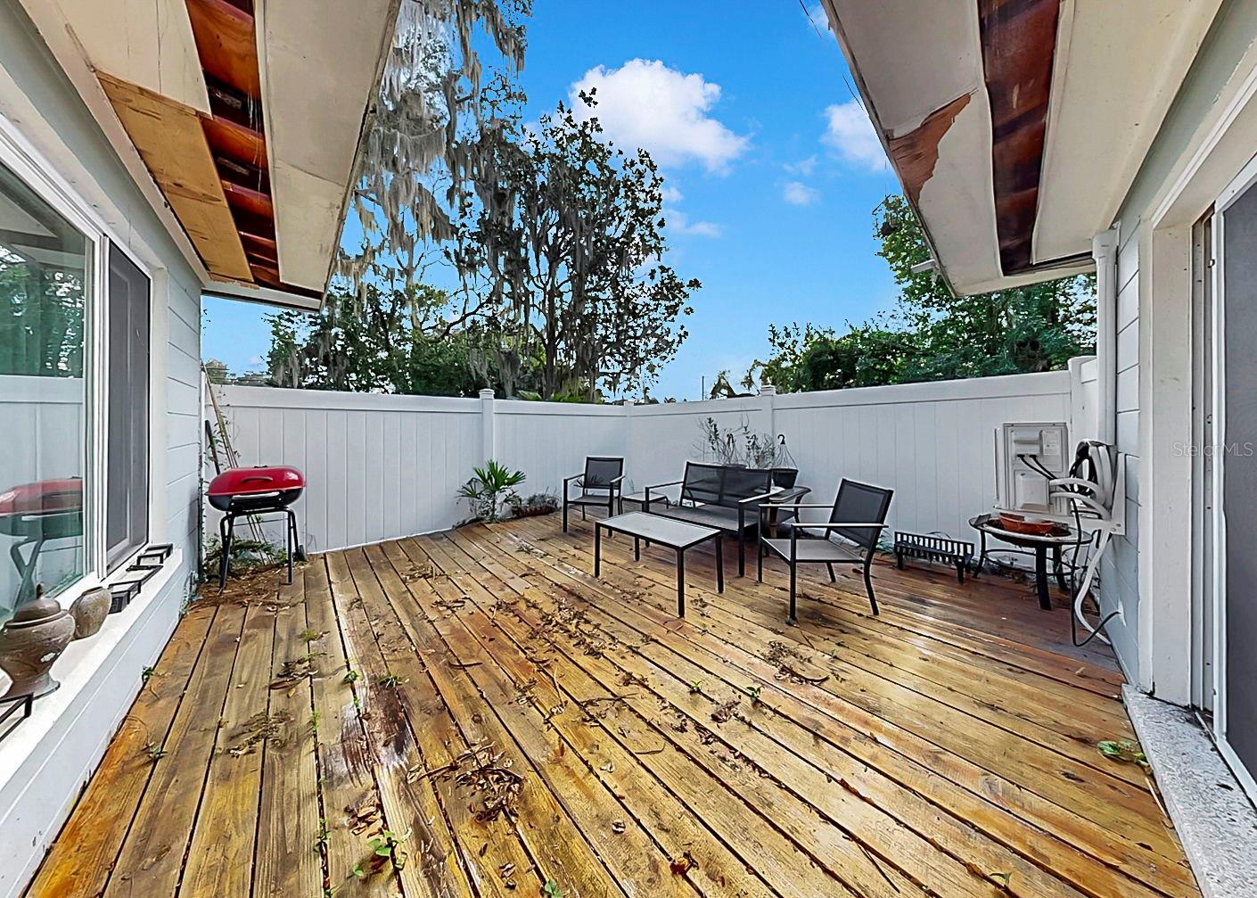 Image 23 of 37 For 913 Helena Drive