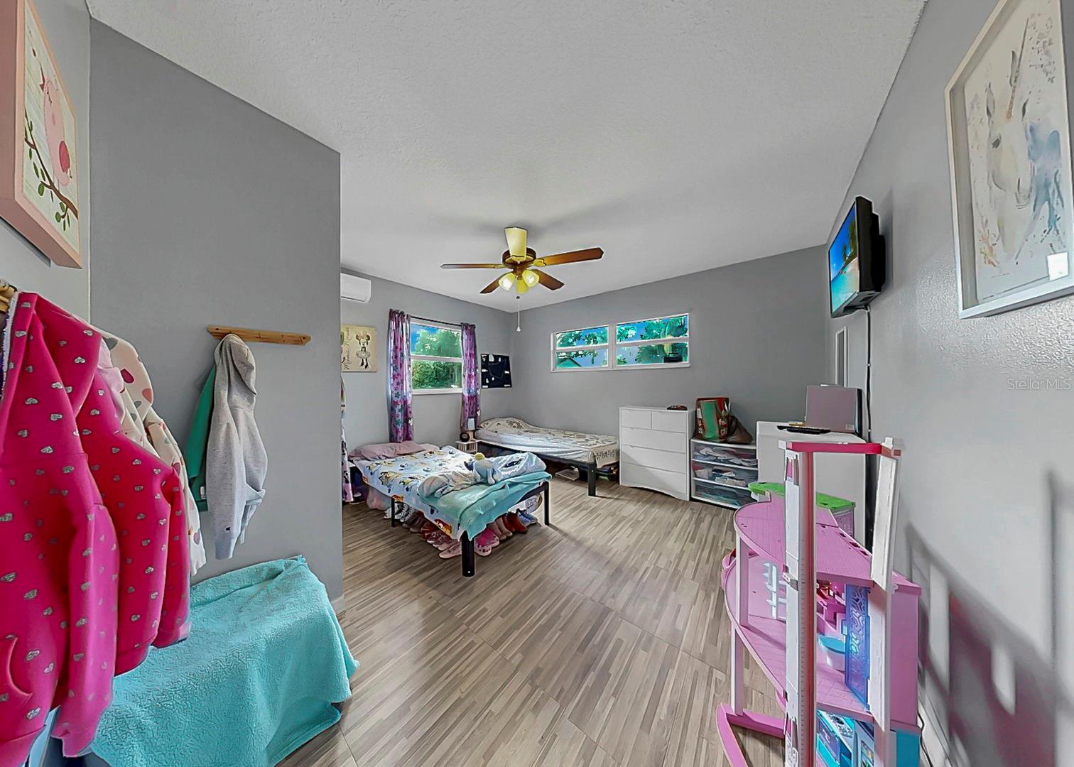 Image 24 of 37 For 913 Helena Drive