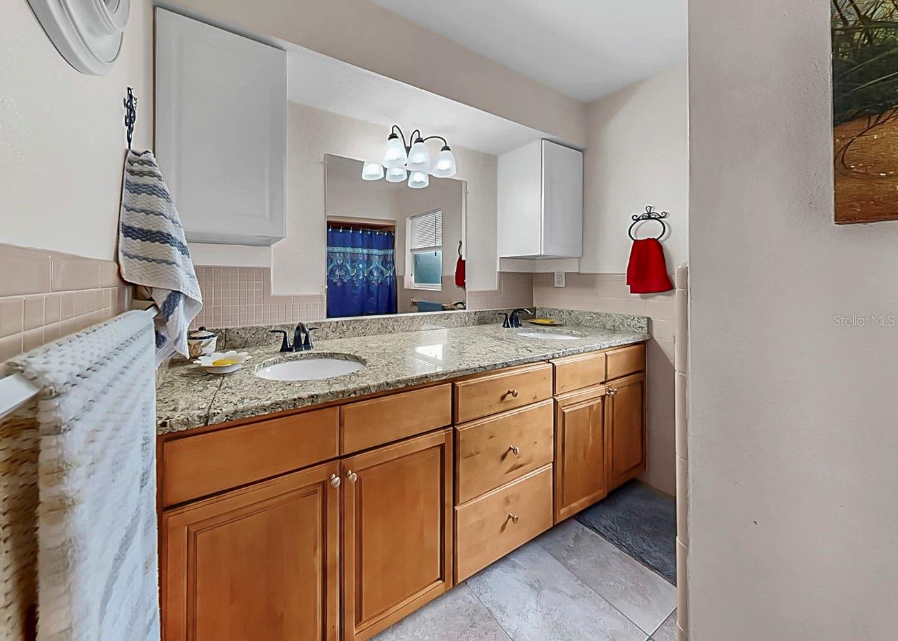 Image 25 of 37 For 913 Helena Drive