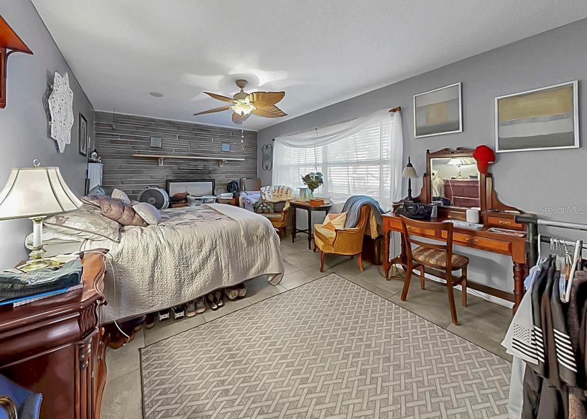 Image 28 of 37 For 913 Helena Drive