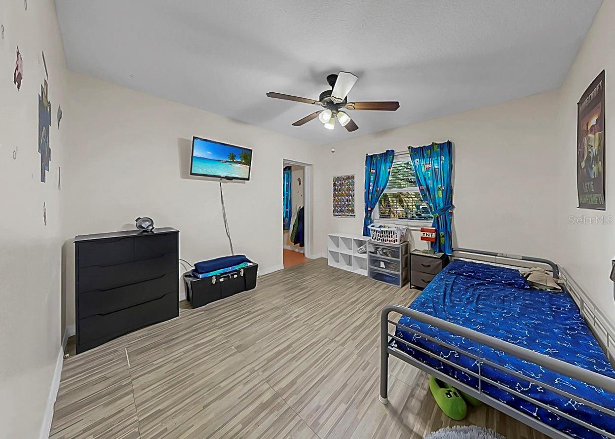 Image 29 of 37 For 913 Helena Drive