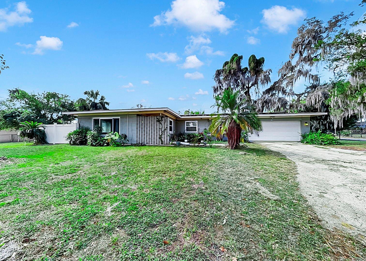 Image 32 of 37 For 913 Helena Drive