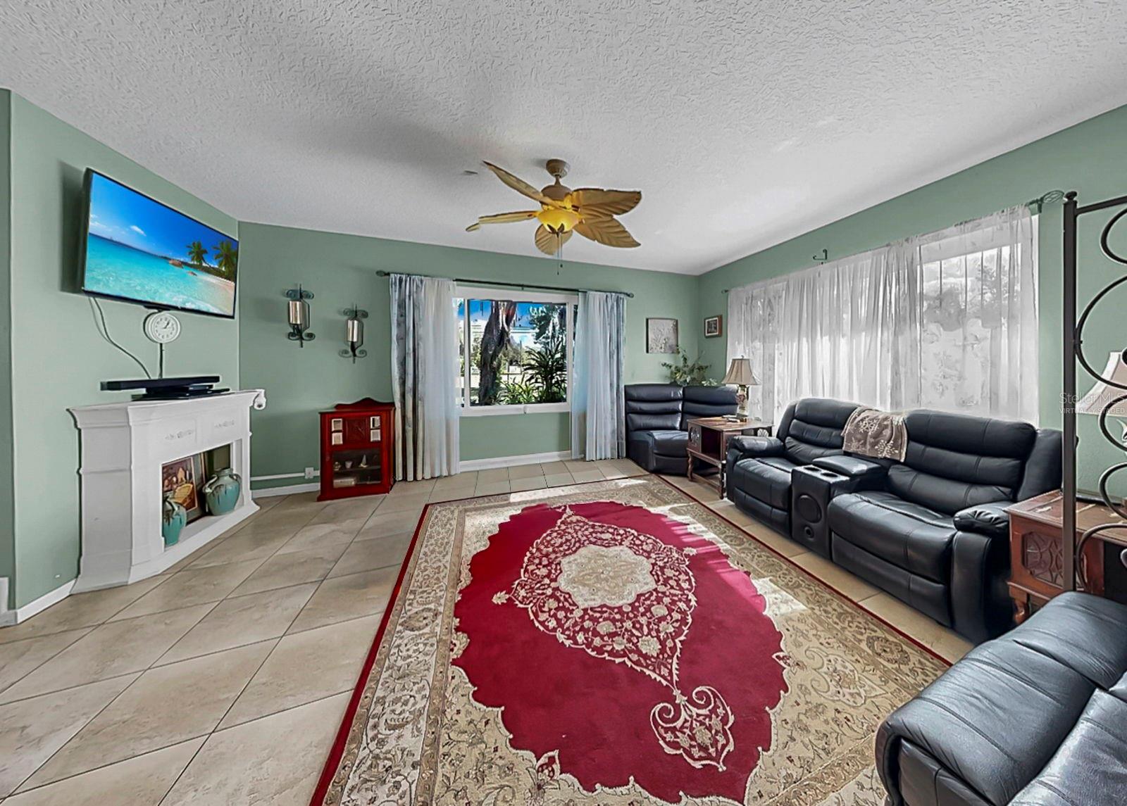 Image 6 of 37 For 913 Helena Drive