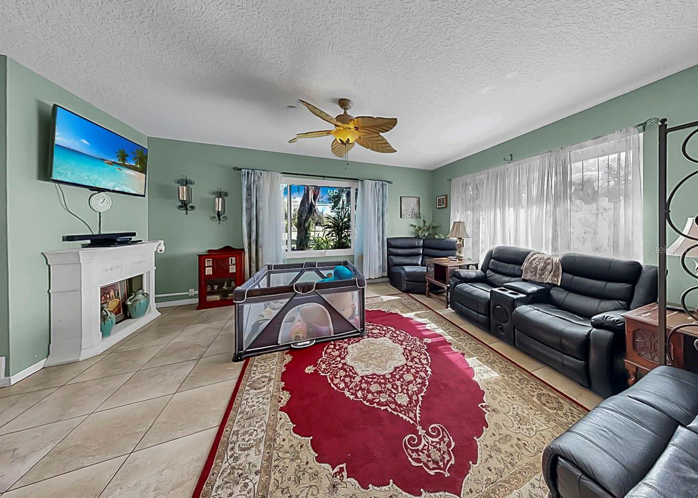 Image 7 of 37 For 913 Helena Drive