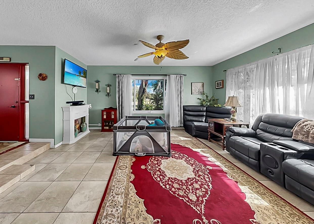 Image 9 of 37 For 913 Helena Drive