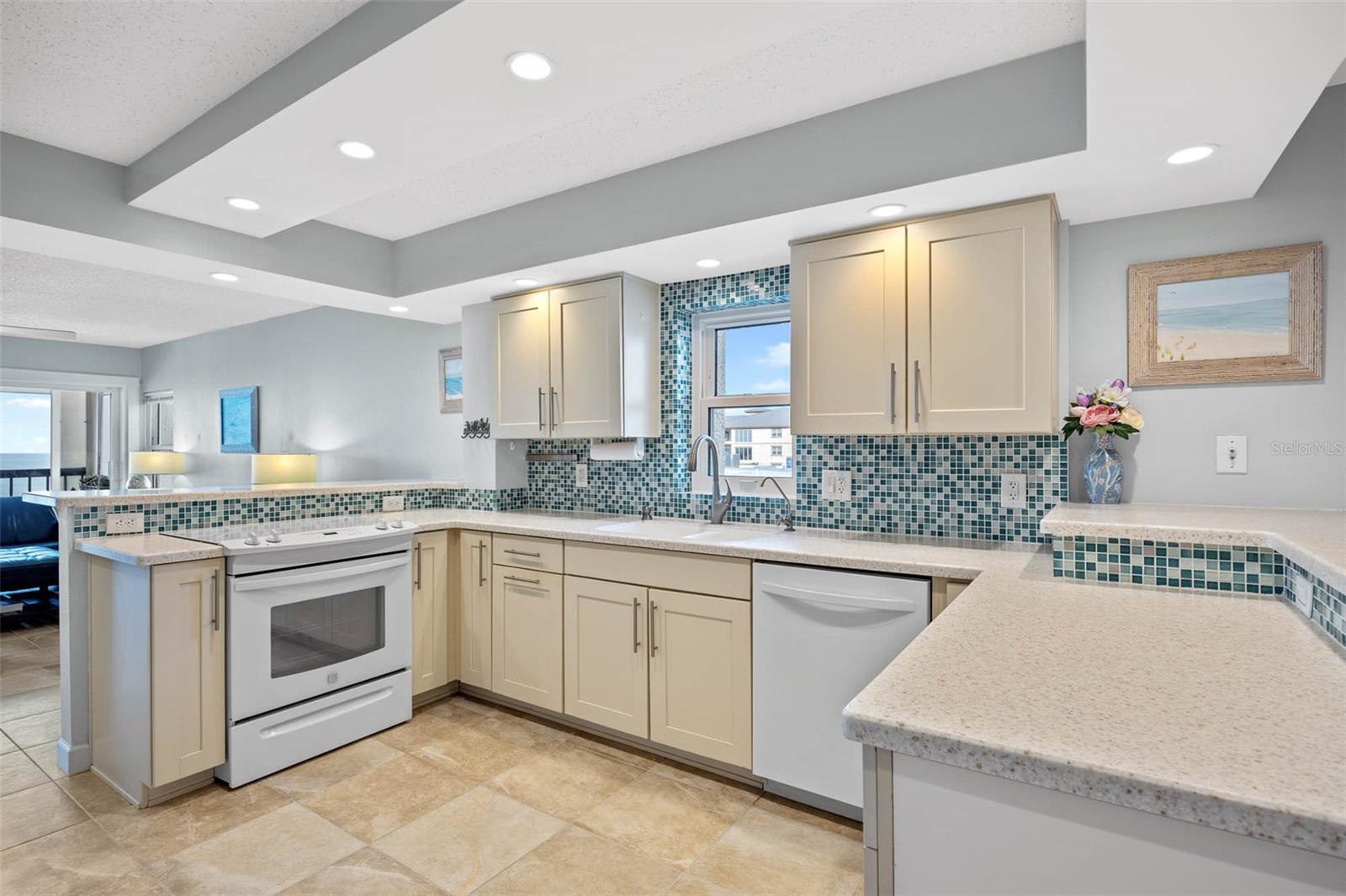 Image 7 of 30 For 19450 Gulf Boulevard 705