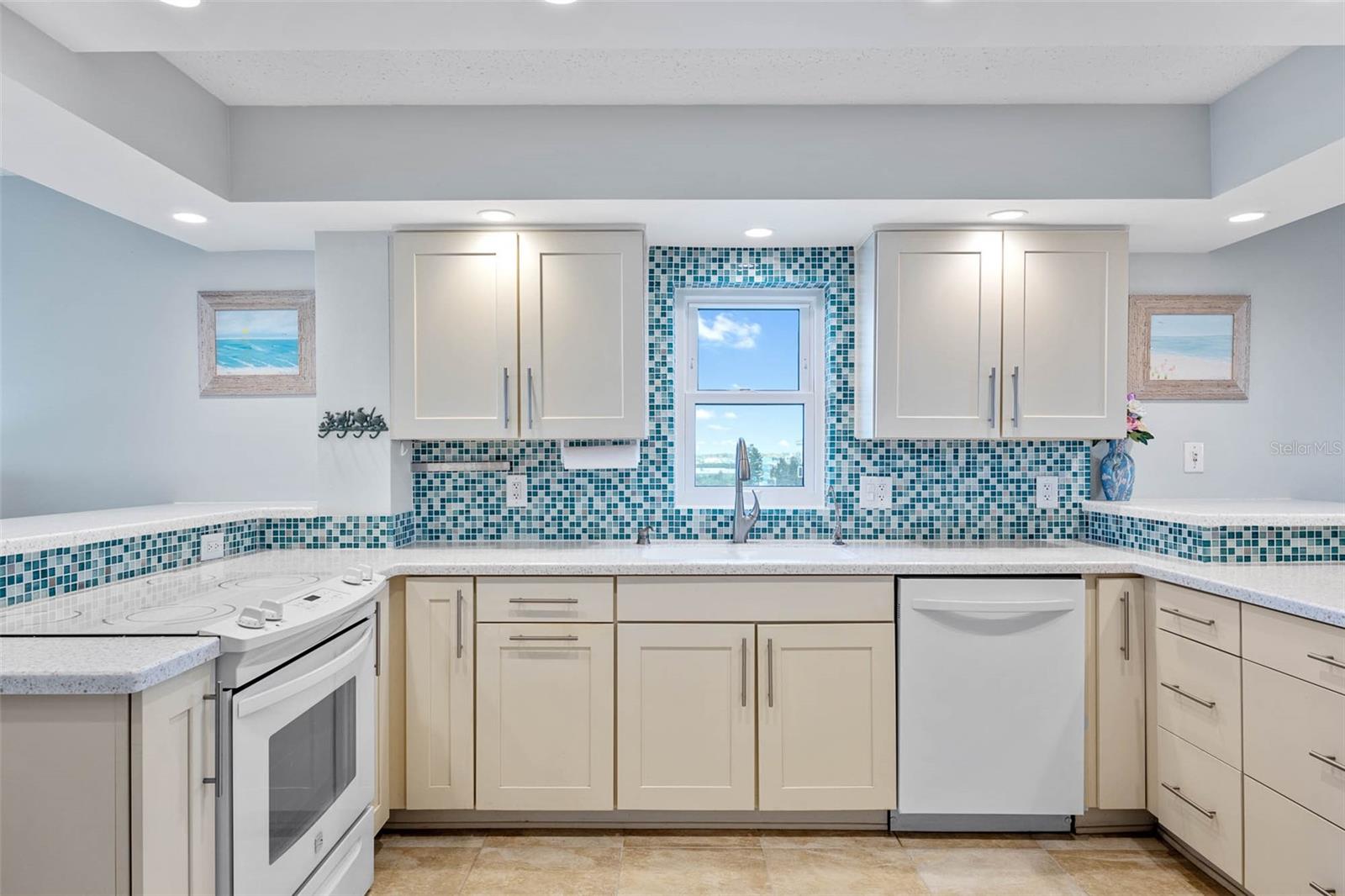 Image 8 of 30 For 19450 Gulf Boulevard 705