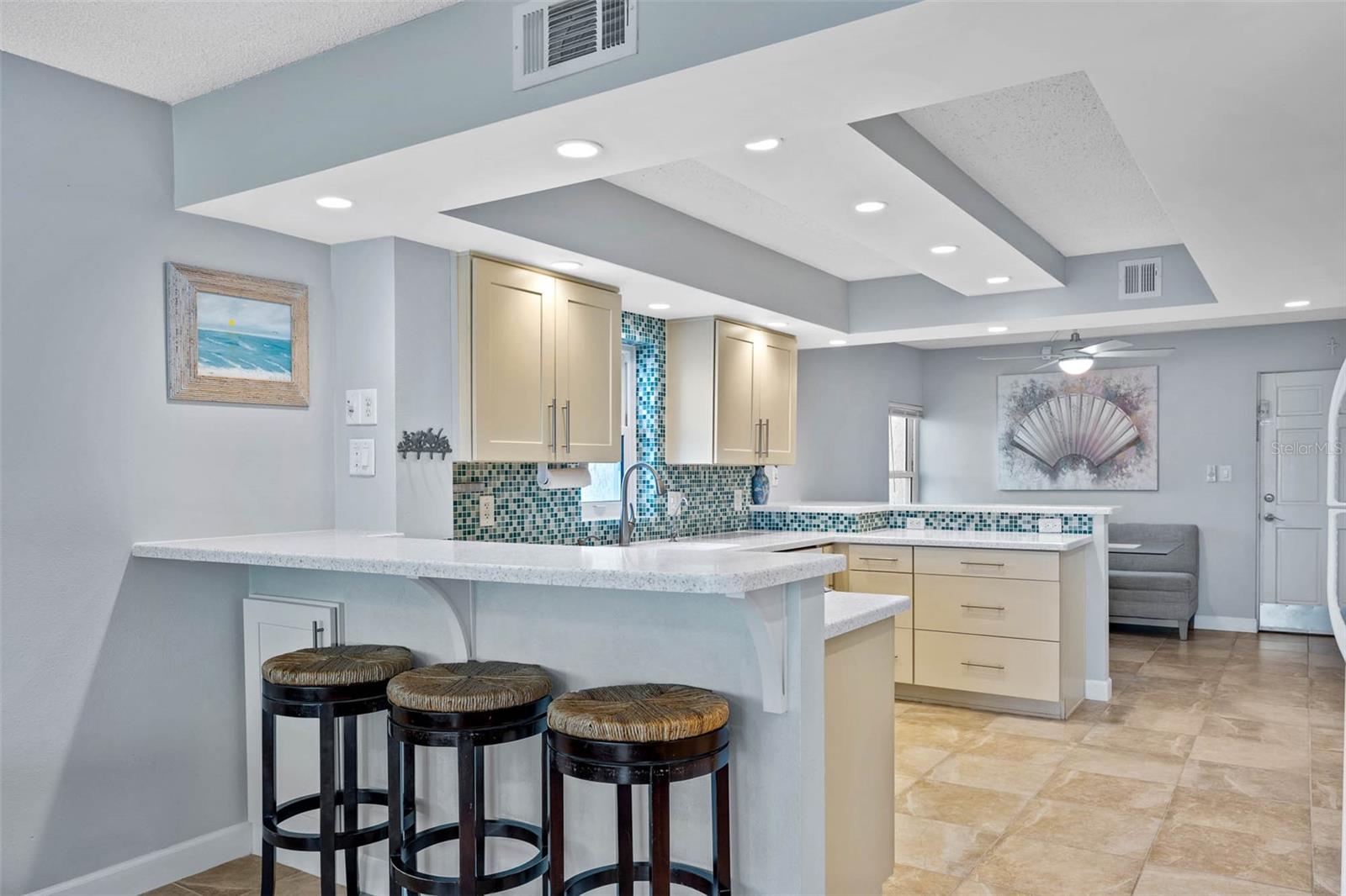 Image 9 of 30 For 19450 Gulf Boulevard 705