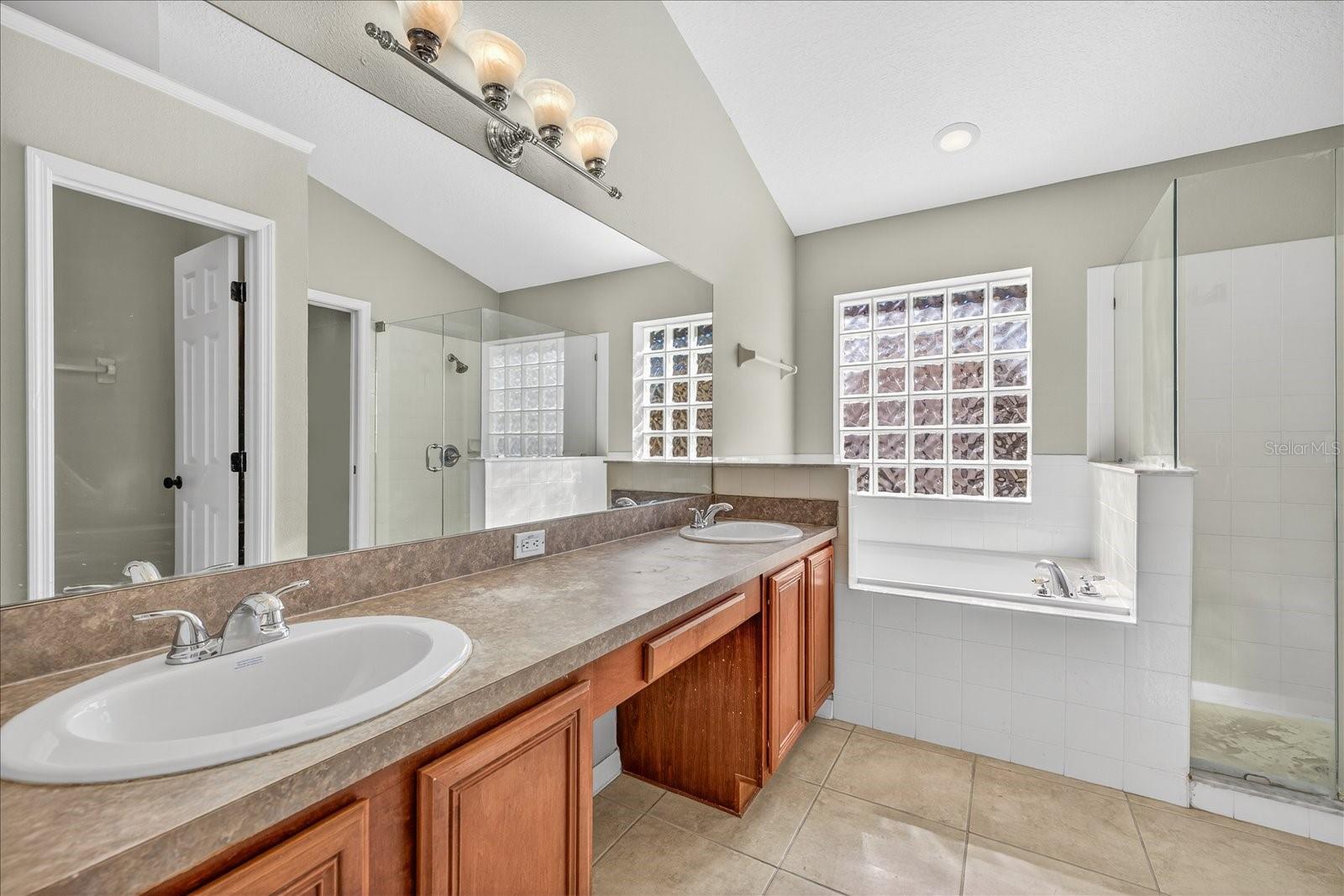 Image 39 of 43 For 12705 Westwood Lakes Boulevard