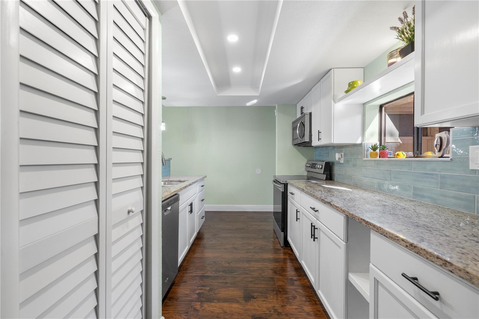 Image 16 of 58 For 8606 Palm Lane