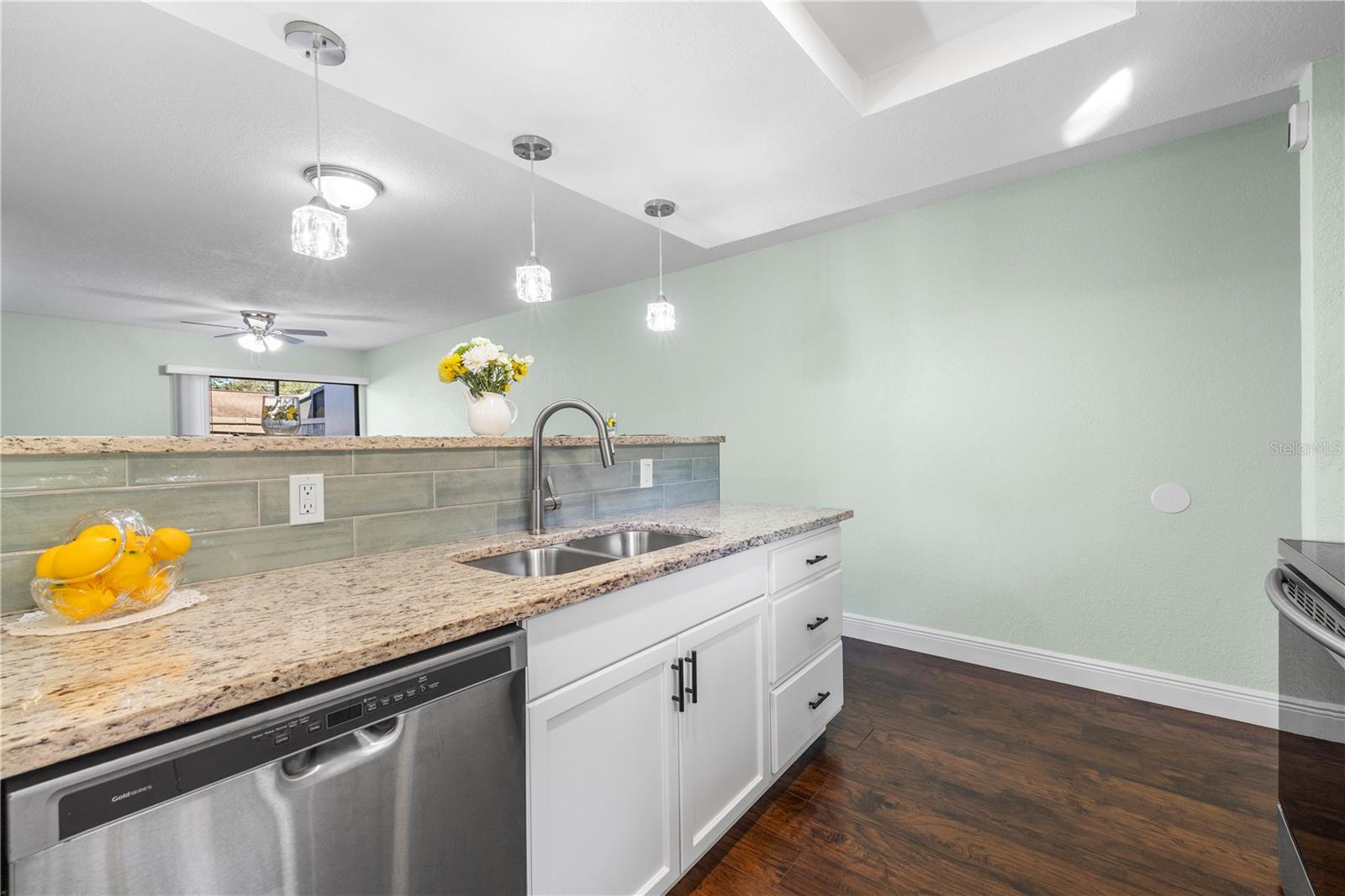 Image 17 of 58 For 8606 Palm Lane