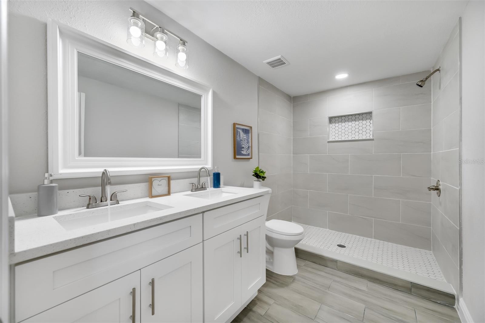 Image 20 of 33 For 4508 26th Avenue S