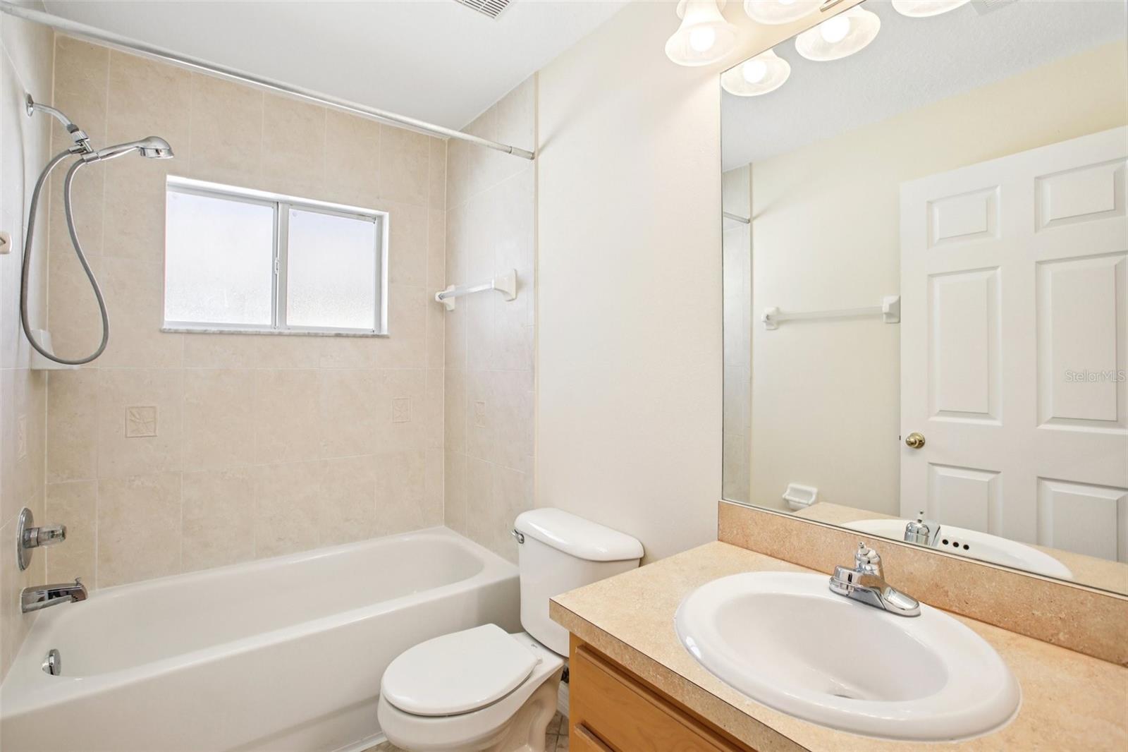 Listing photo id 11 for 2719 Union Street