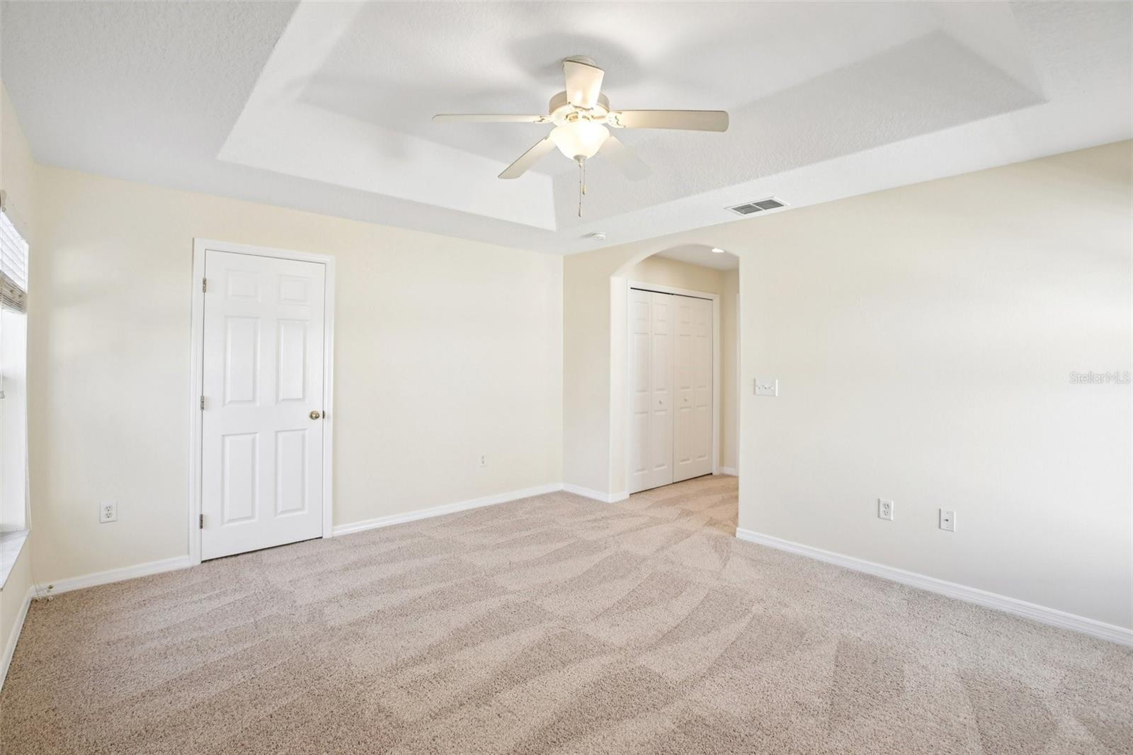 Listing photo id 15 for 2719 Union Street