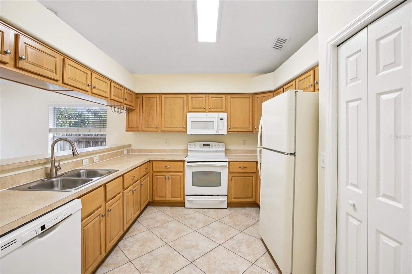 Listing photo id 6 for 2719 Union Street