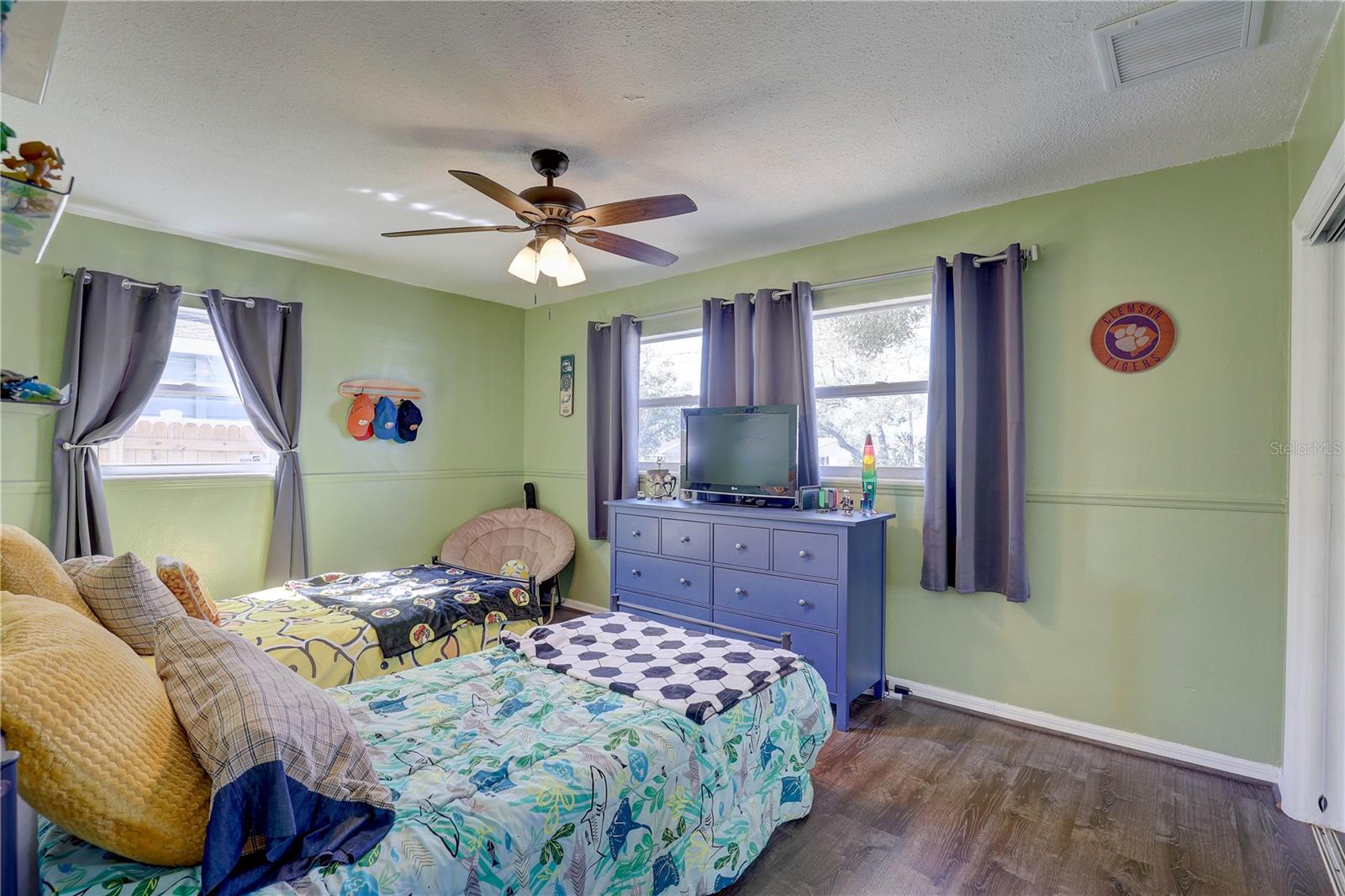 Image 33 of 45 For 8497 137th Street