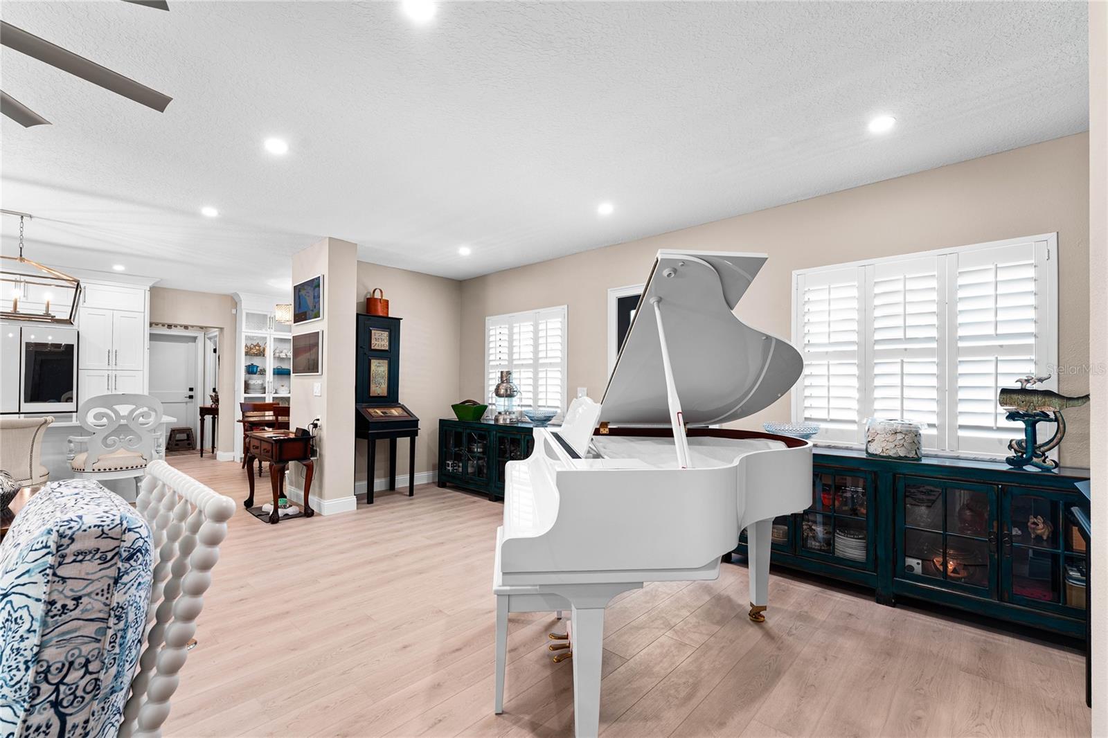 Image 18 of 65 For 848 Mandalay Avenue