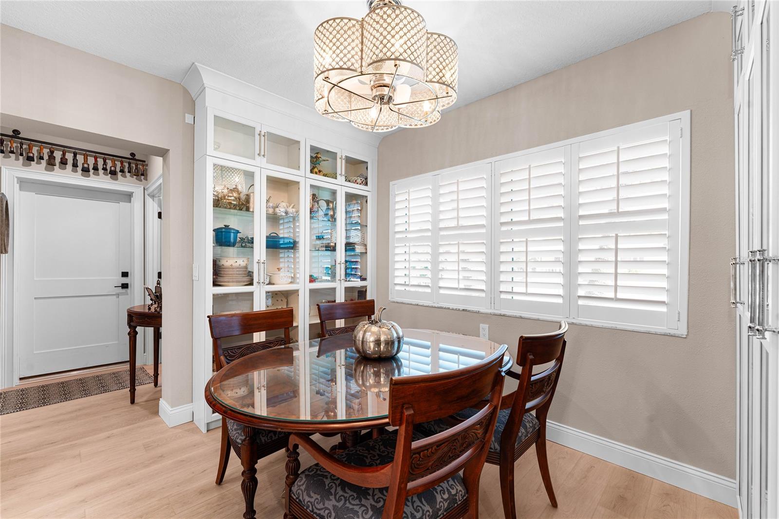 Image 21 of 65 For 848 Mandalay Avenue