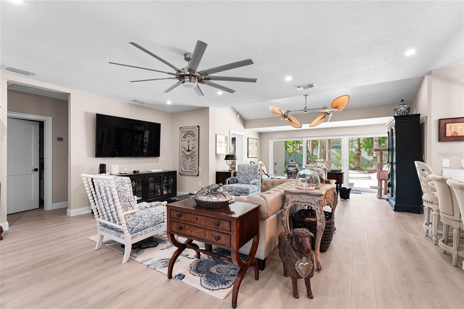 Image 22 of 65 For 848 Mandalay Avenue