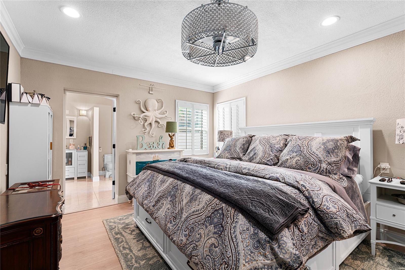 Image 26 of 65 For 848 Mandalay Avenue