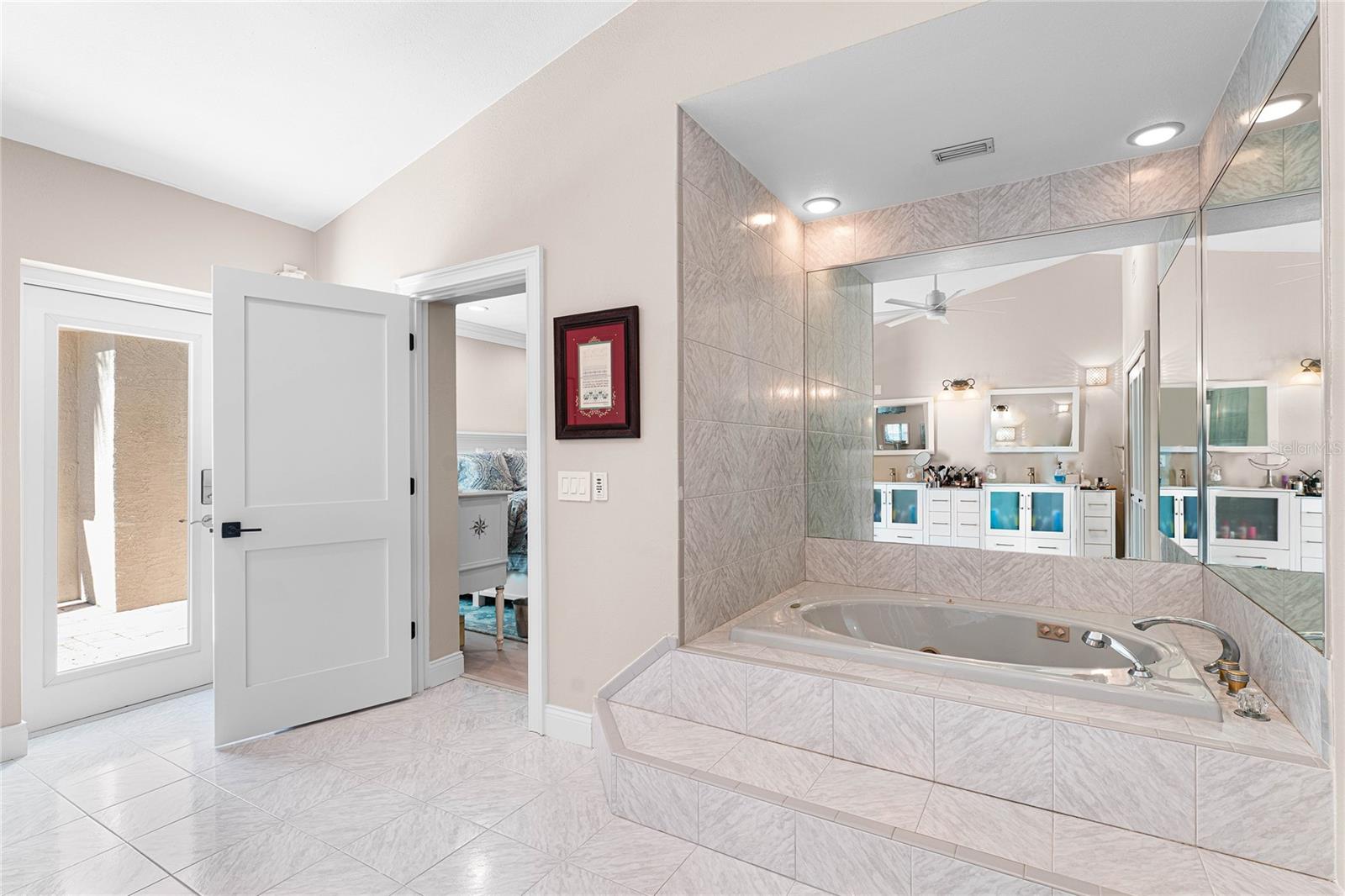 Image 28 of 65 For 848 Mandalay Avenue