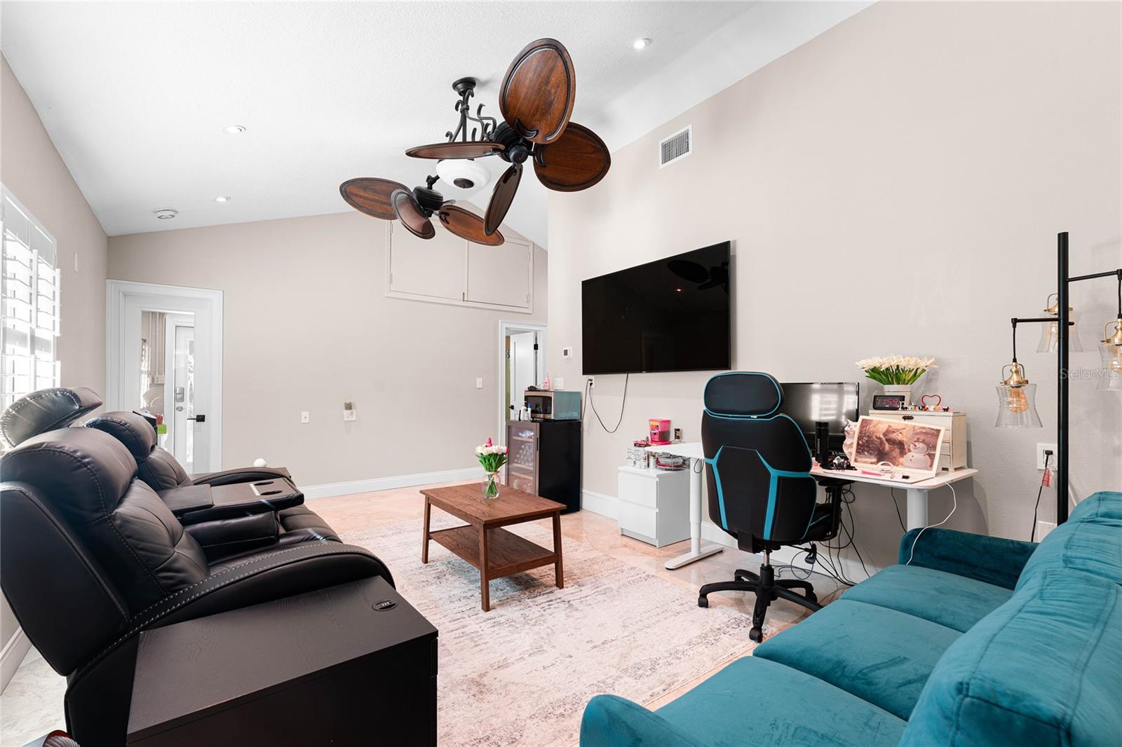 Image 43 of 65 For 848 Mandalay Avenue