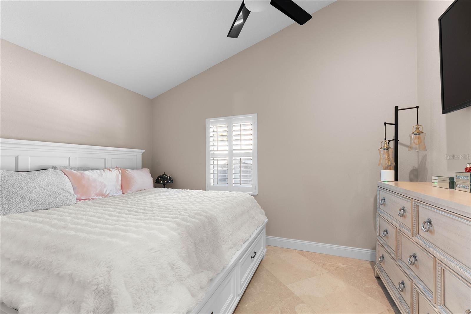 Image 46 of 65 For 848 Mandalay Avenue