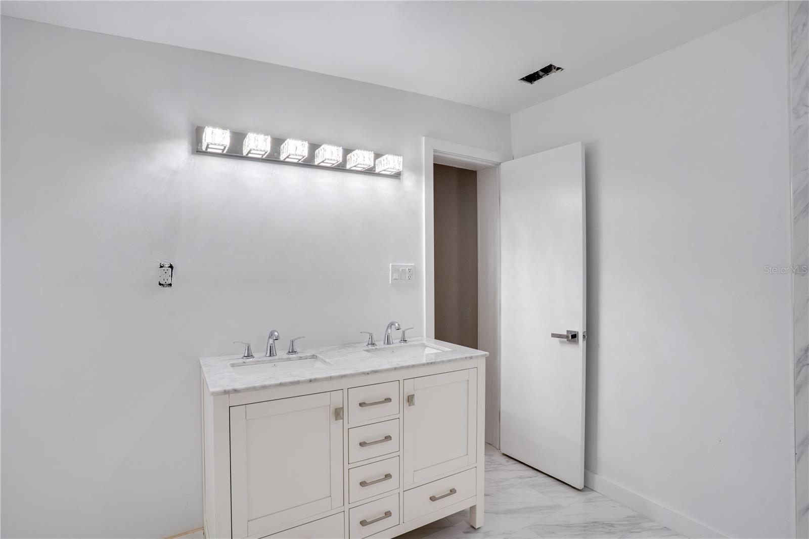 Image 16 of 35 For 13845 94th Avenue