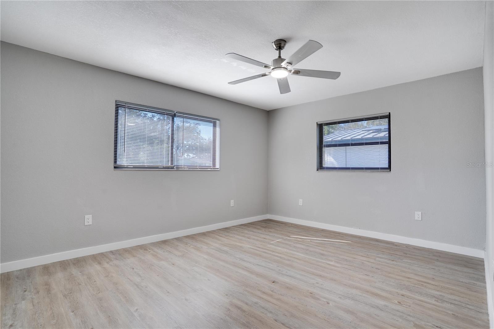 Image 17 of 35 For 13845 94th Avenue