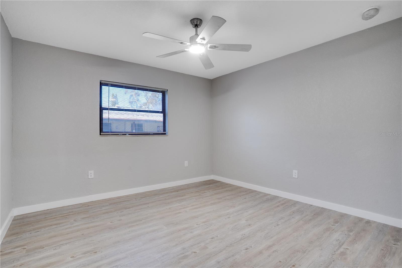 Image 19 of 35 For 13845 94th Avenue