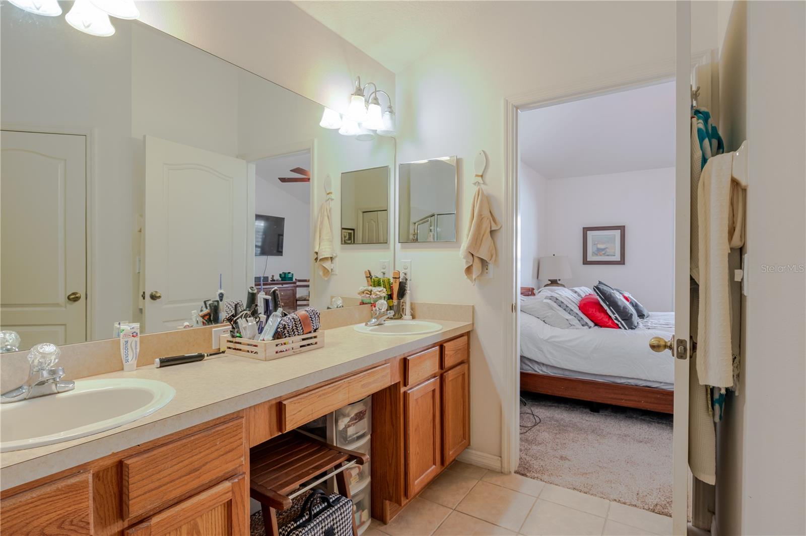 Image 12 of 22 For 31500 Shaker Circle