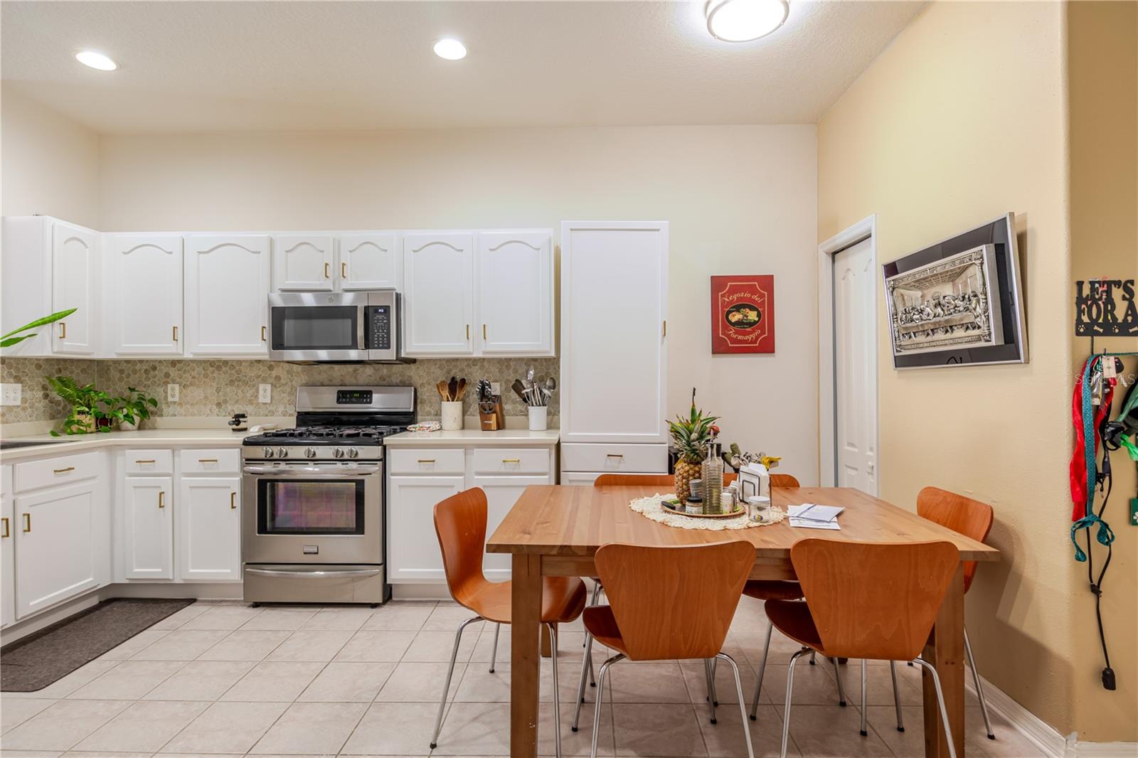 Image 5 of 22 For 31500 Shaker Circle