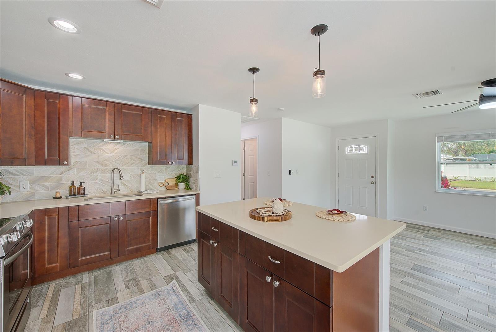 Image 31 of 59 For 2589 Sunny Breeze Avenue