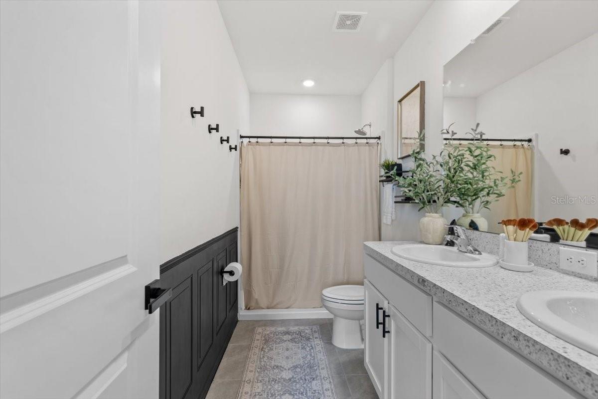 Image 18 of 42 For 33064 Tulip Petal Lane