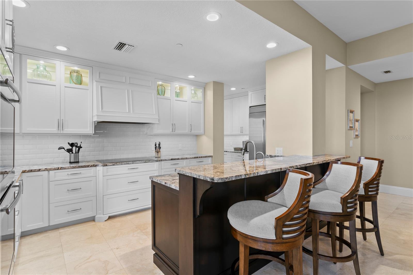 Image 10 of 54 For 521 Mandalay Avenue 1210