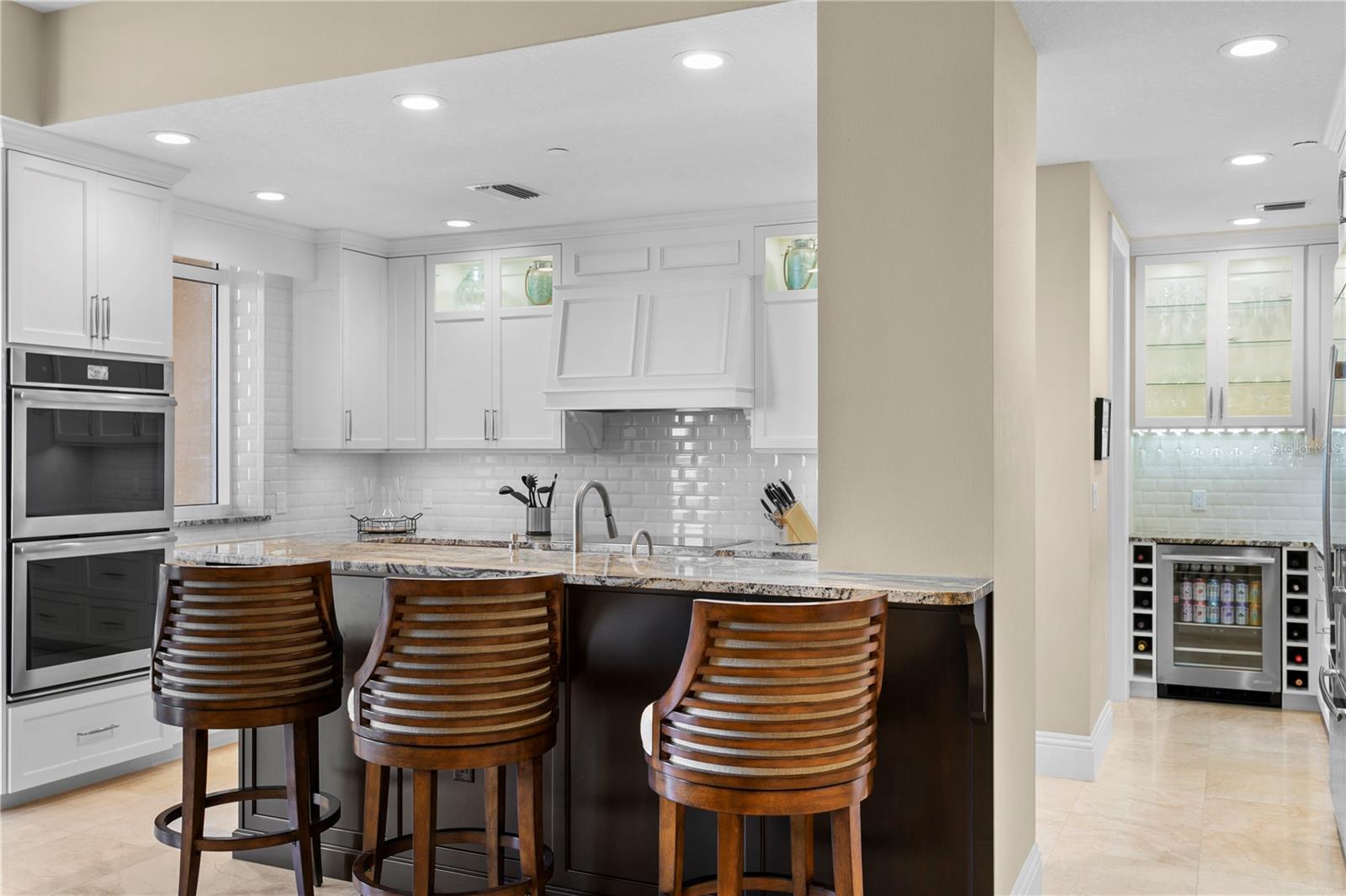 Image 11 of 54 For 521 Mandalay Avenue 1210