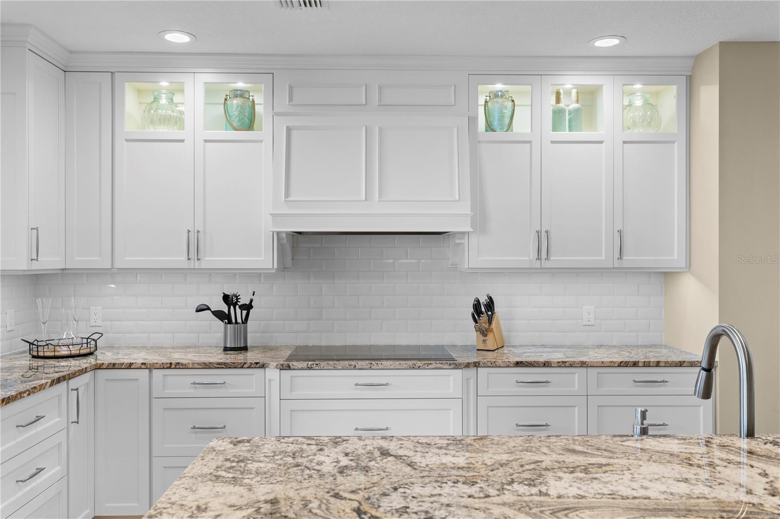 Image 12 of 54 For 521 Mandalay Avenue 1210