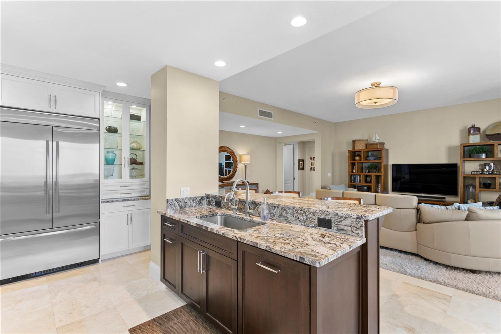 Image 14 of 54 For 521 Mandalay Avenue 1210