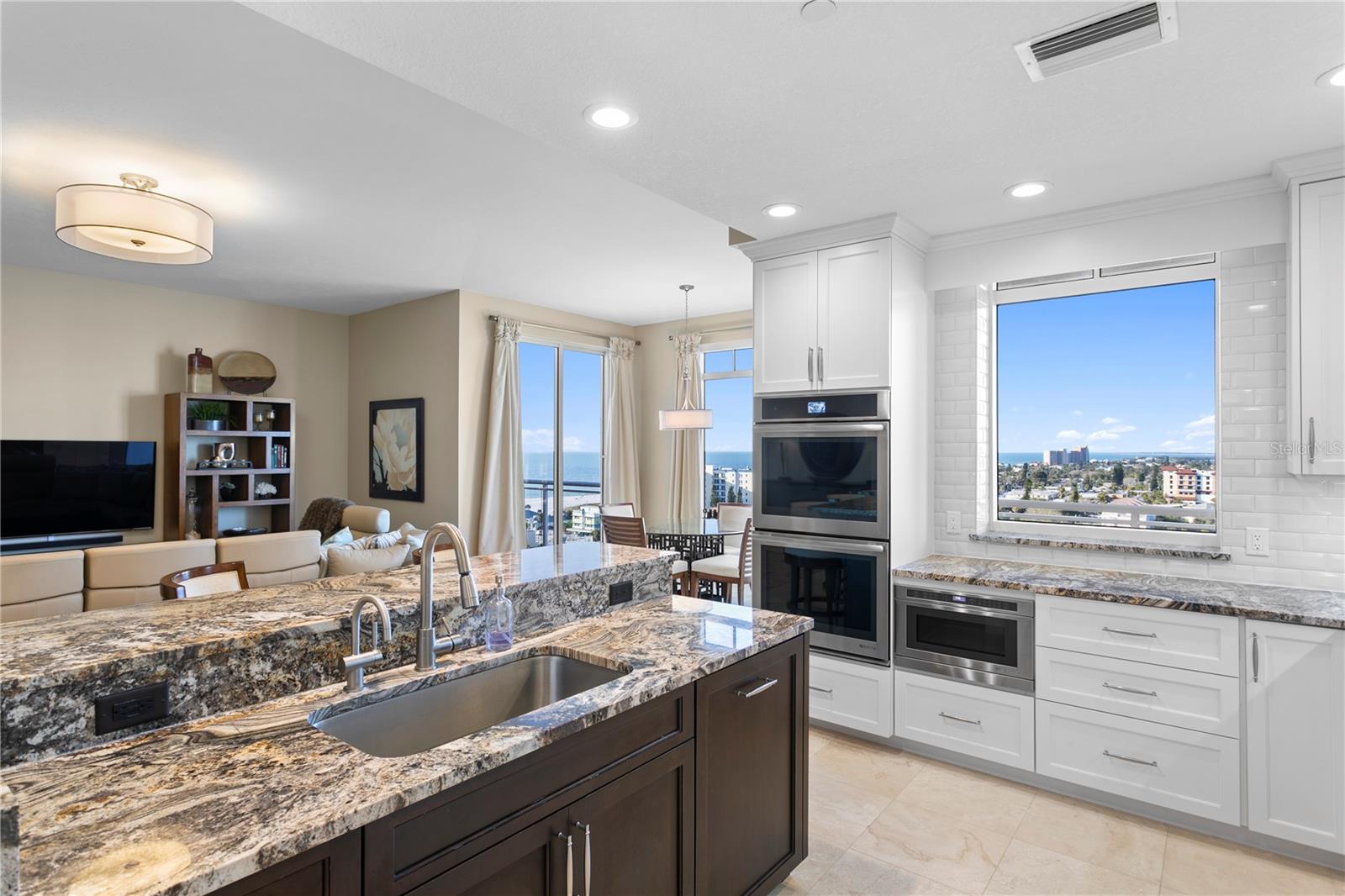 Image 15 of 54 For 521 Mandalay Avenue 1210