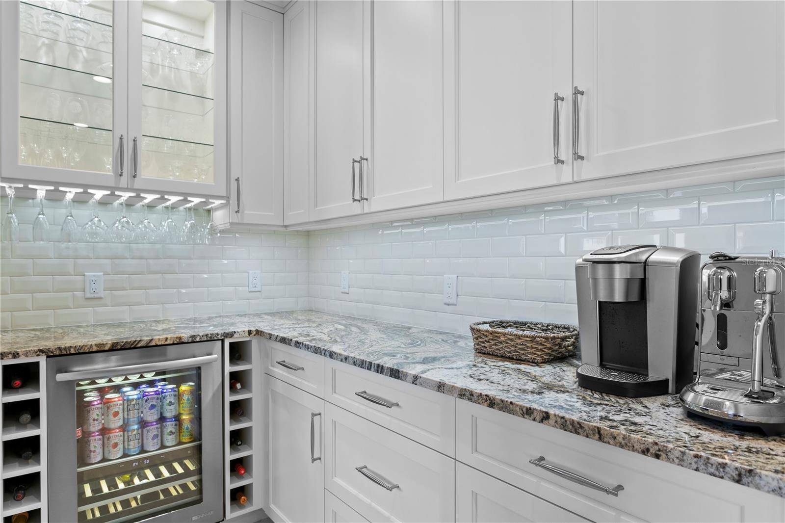 Image 16 of 54 For 521 Mandalay Avenue 1210